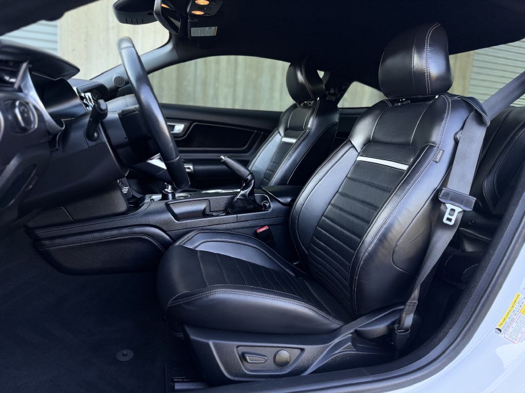 Photo 12 of this FORD MUSTANG