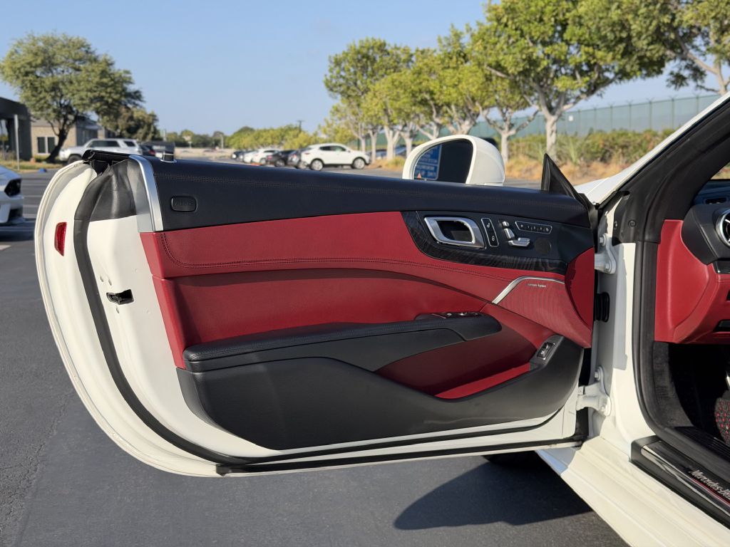 Photo 17 of this MERCEDES-BENZ SL