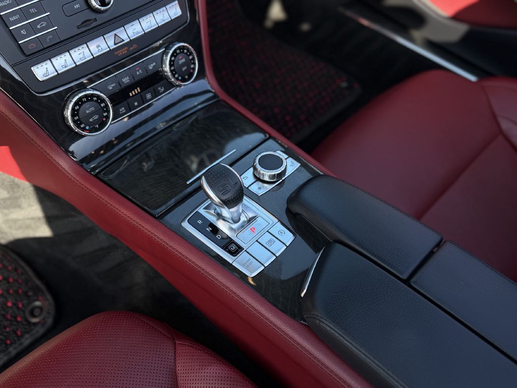 Photo 21 of this MERCEDES-BENZ SL