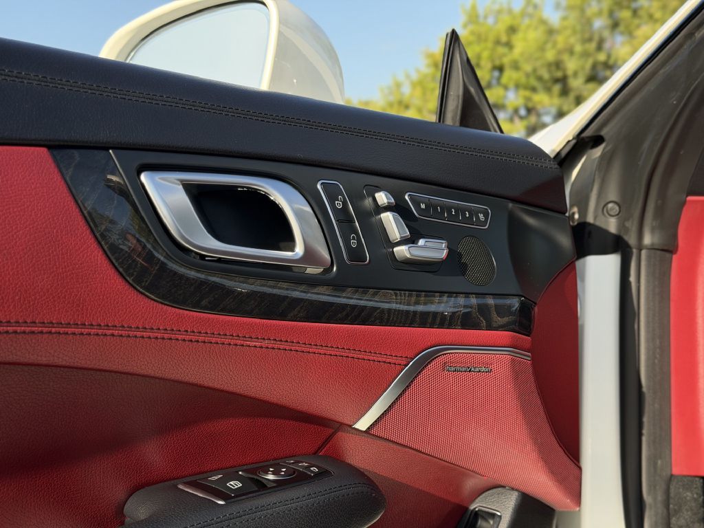 Photo 24 of this MERCEDES-BENZ SL