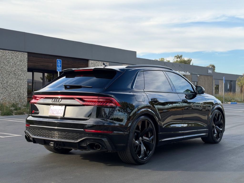 Photo 5 of this AUDI RS Q8