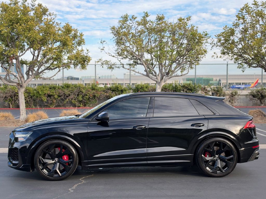 Photo 8 of this AUDI RS Q8
