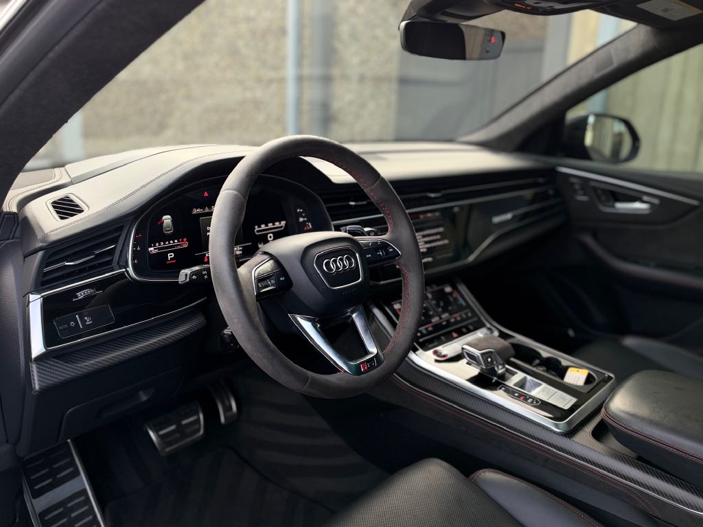 Photo 11 of this AUDI RS Q8