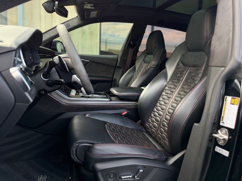Photo 12 of this AUDI RS Q8