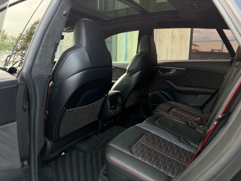 Photo 13 of this AUDI RS Q8