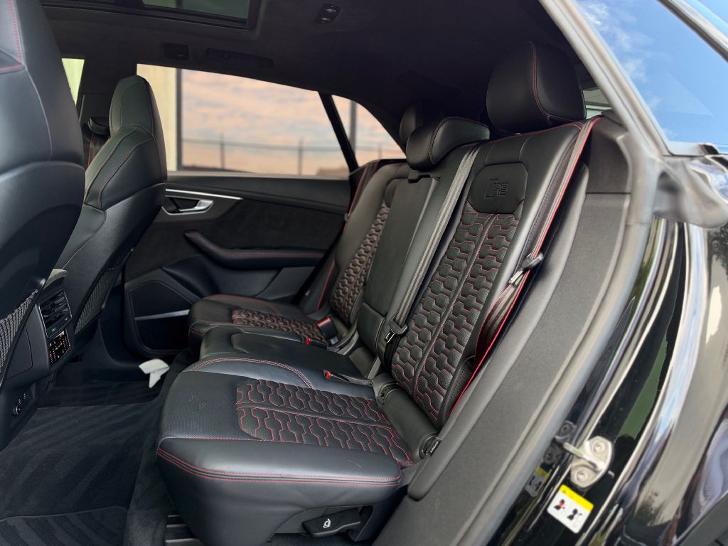 Photo 14 of this AUDI RS Q8