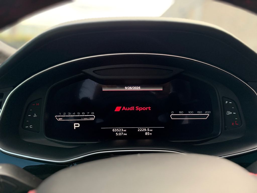 Photo 15 of this AUDI RS Q8