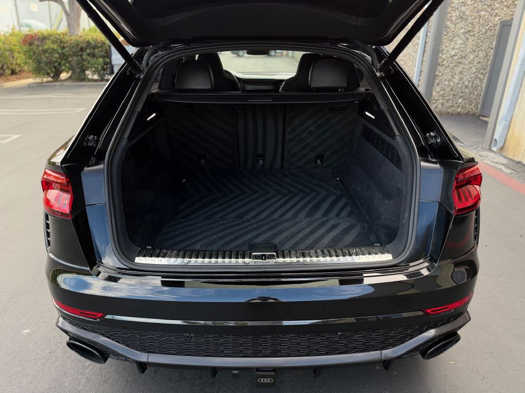Photo 17 of this AUDI RS Q8