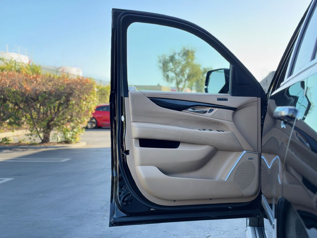 Photo 8 of this CADILLAC ESCALADE