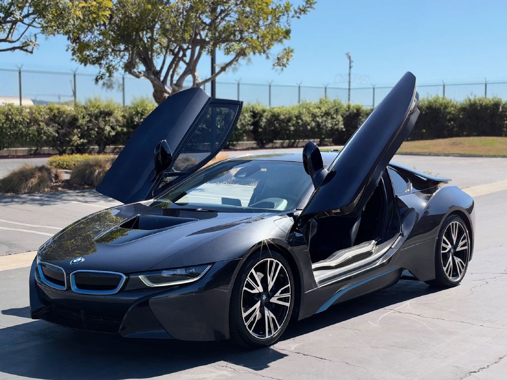 Photo 3 of this BMW I8