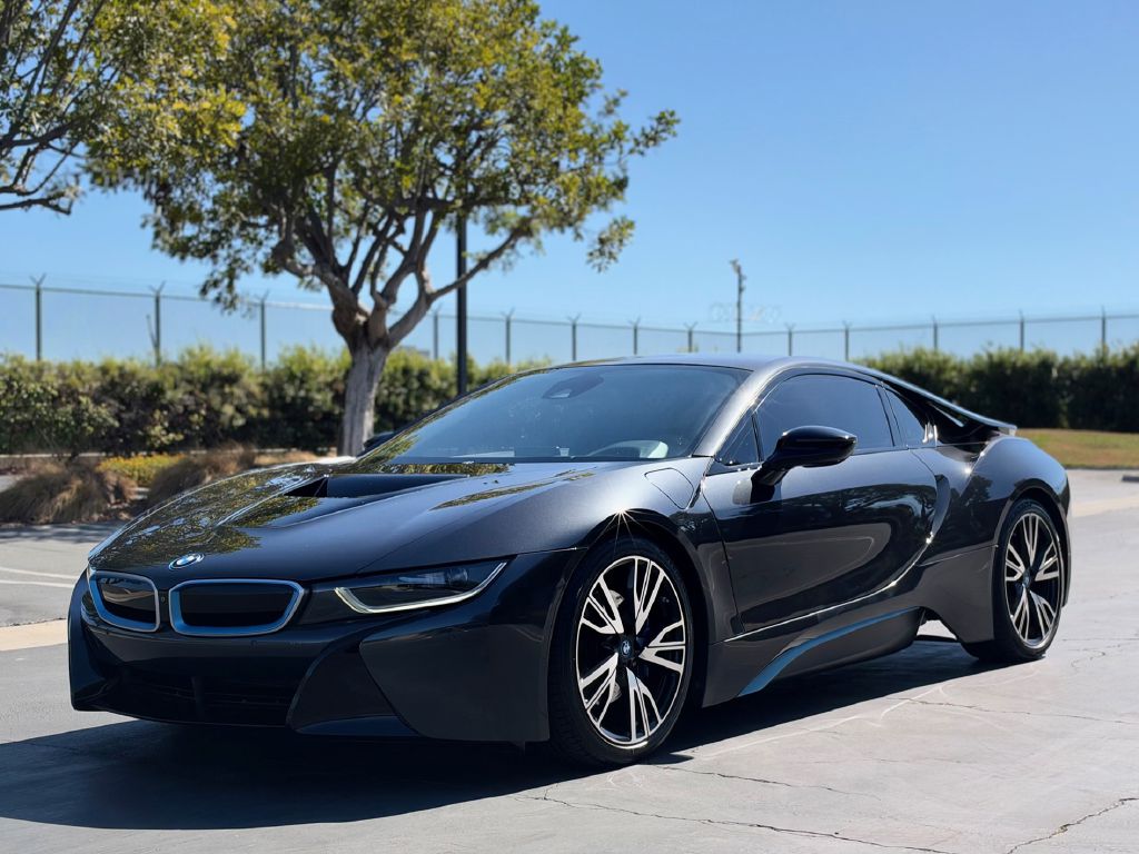 Photo 4 of this BMW I8