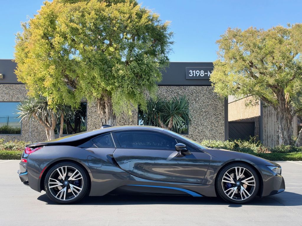 Photo 8 of this BMW I8