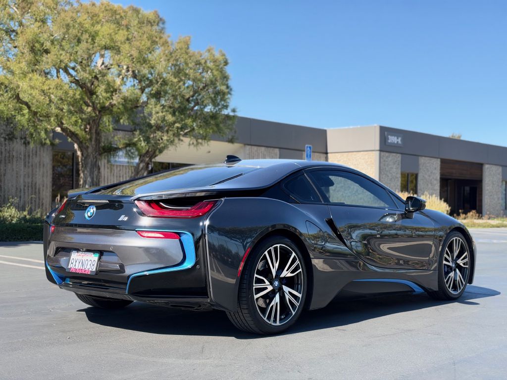 Photo 9 of this BMW I8