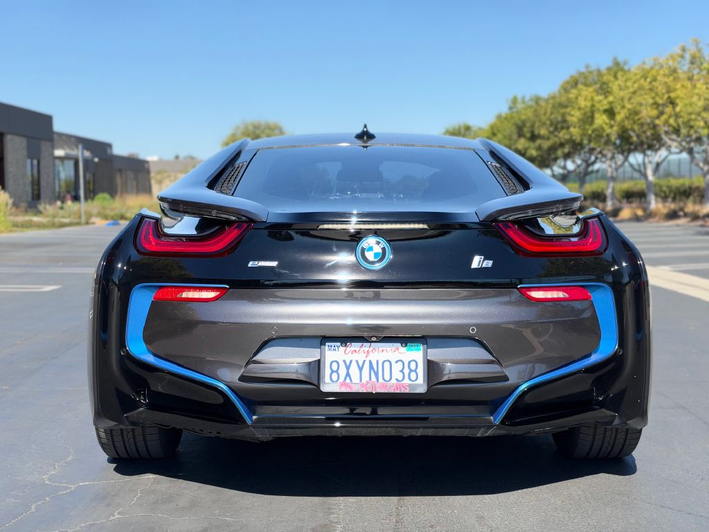 Photo 10 of this BMW I8