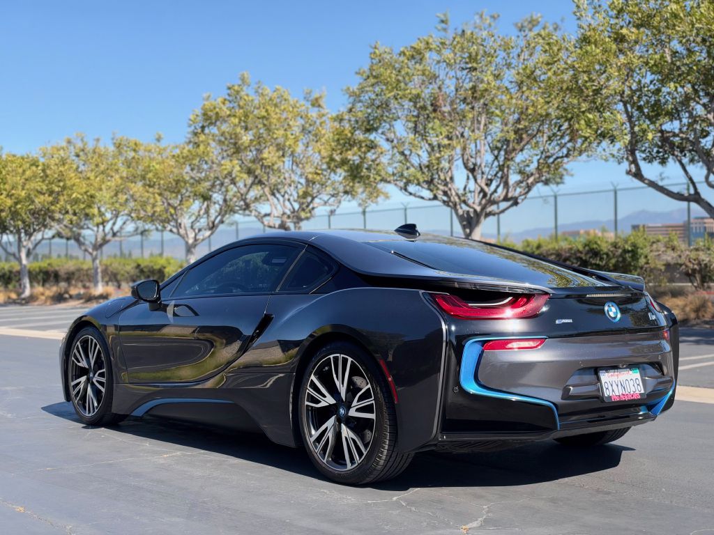 Photo 11 of this BMW I8