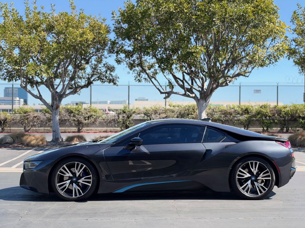 Photo 12 of this BMW I8