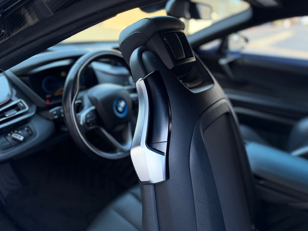 Photo 17 of this BMW I8