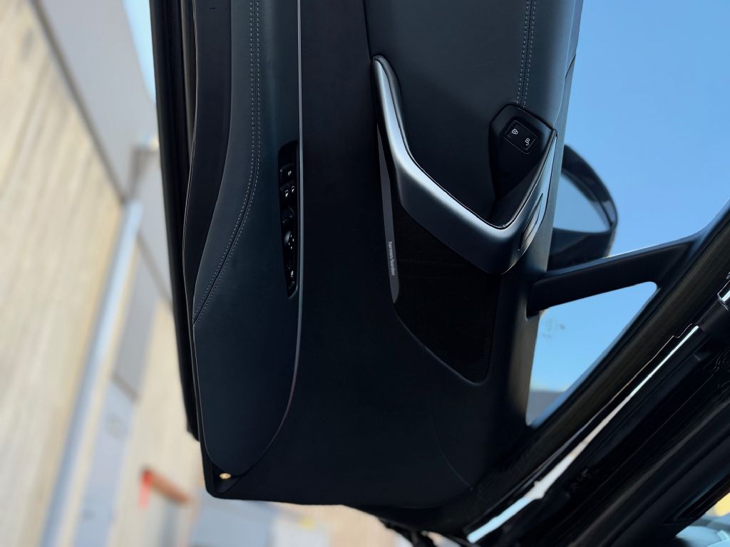 Photo 20 of this BMW I8