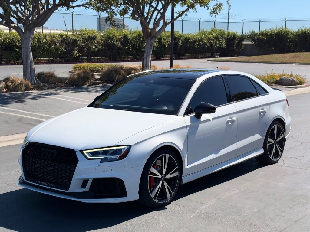 Photo 2 of this AUDI RS3