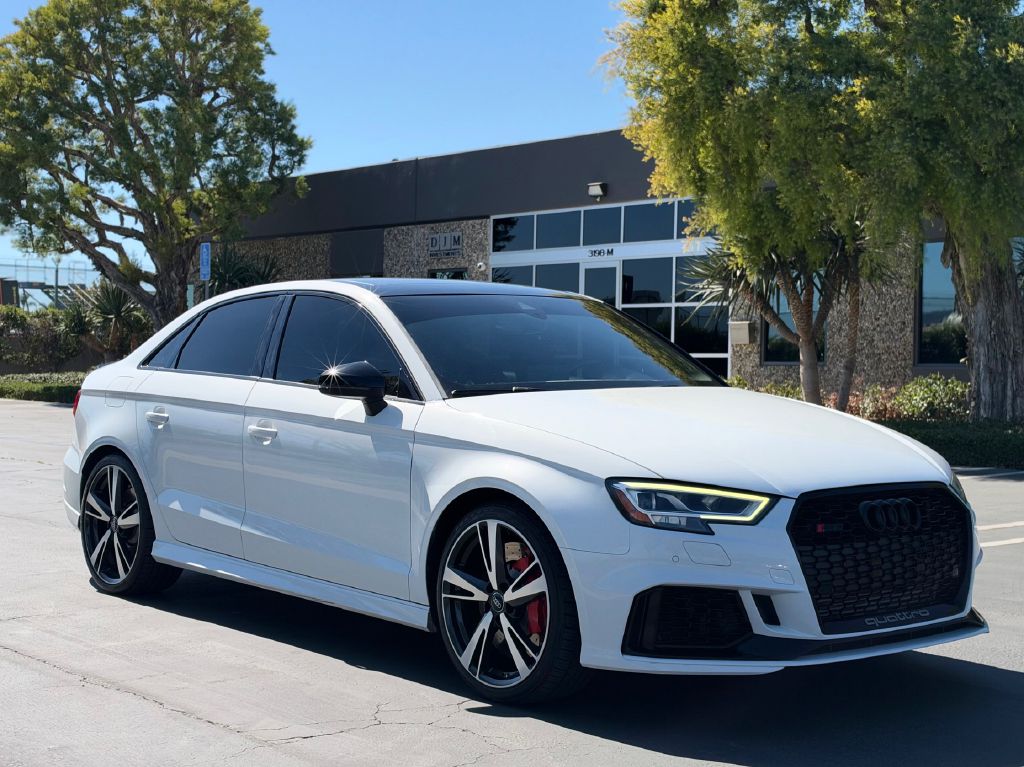 Photo 3 of this AUDI RS3