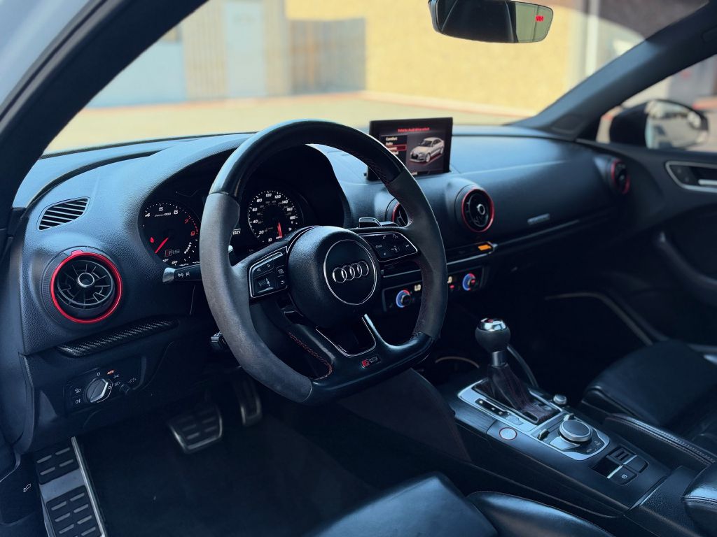 Photo 10 of this AUDI RS3