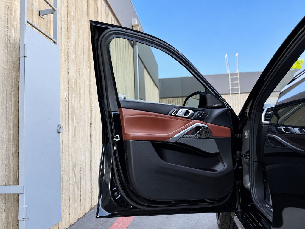 Photo 10 of this BMW X6
