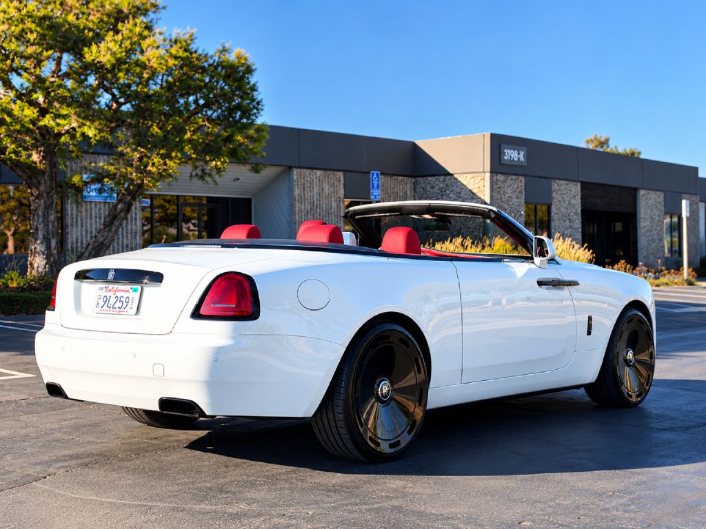 Photo 13 of this ROLLS-ROYCE DAWN