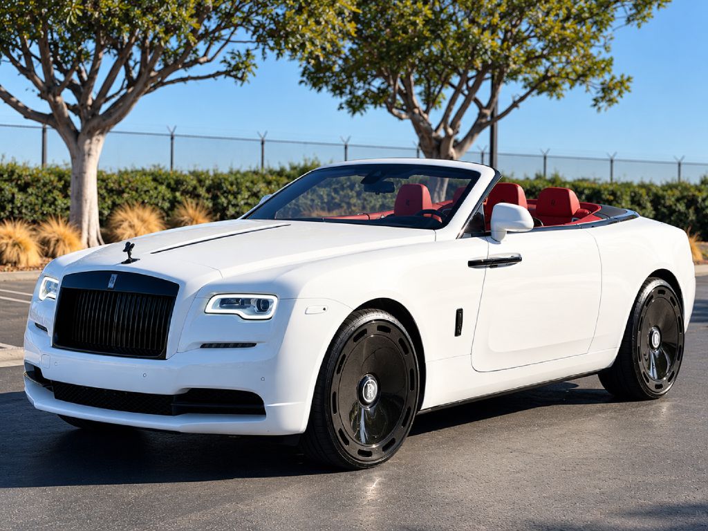 Photo 16 of this ROLLS-ROYCE DAWN