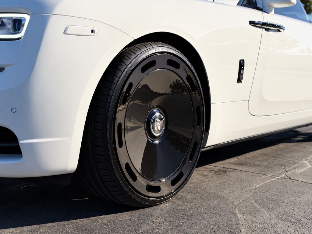 Photo 11 of this ROLLS-ROYCE DAWN