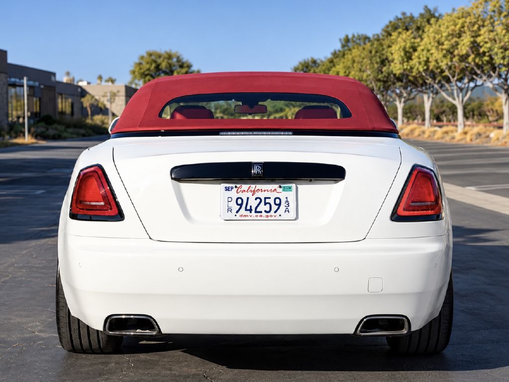 Photo 12 of this ROLLS-ROYCE DAWN