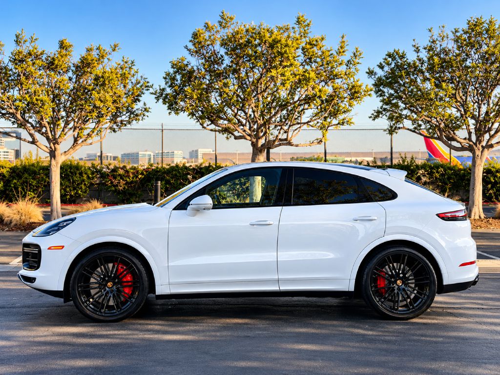 Photo 7 of this PORSCHE CAYENNE