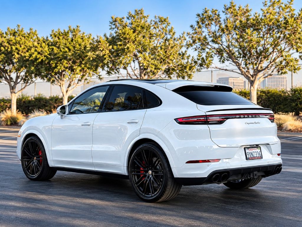 Photo 6 of this PORSCHE CAYENNE