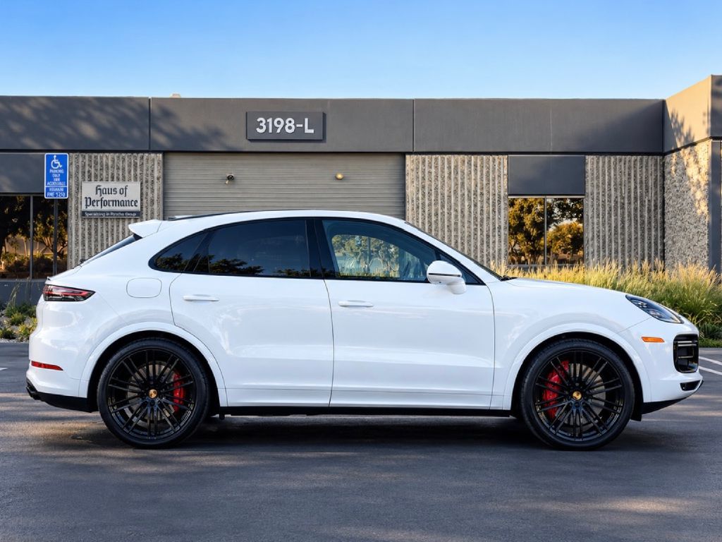Photo 9 of this PORSCHE CAYENNE