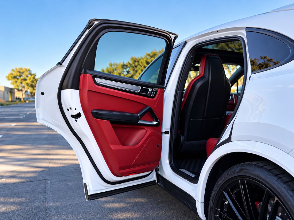 Photo 14 of this PORSCHE CAYENNE