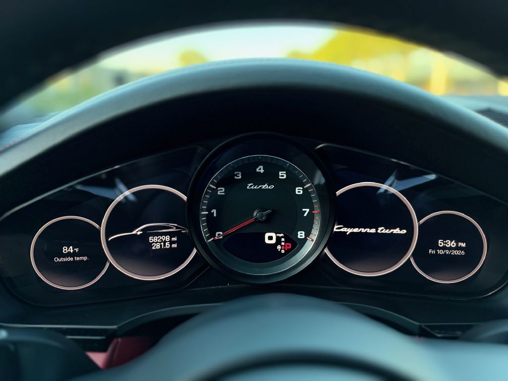 Photo 20 of this PORSCHE CAYENNE