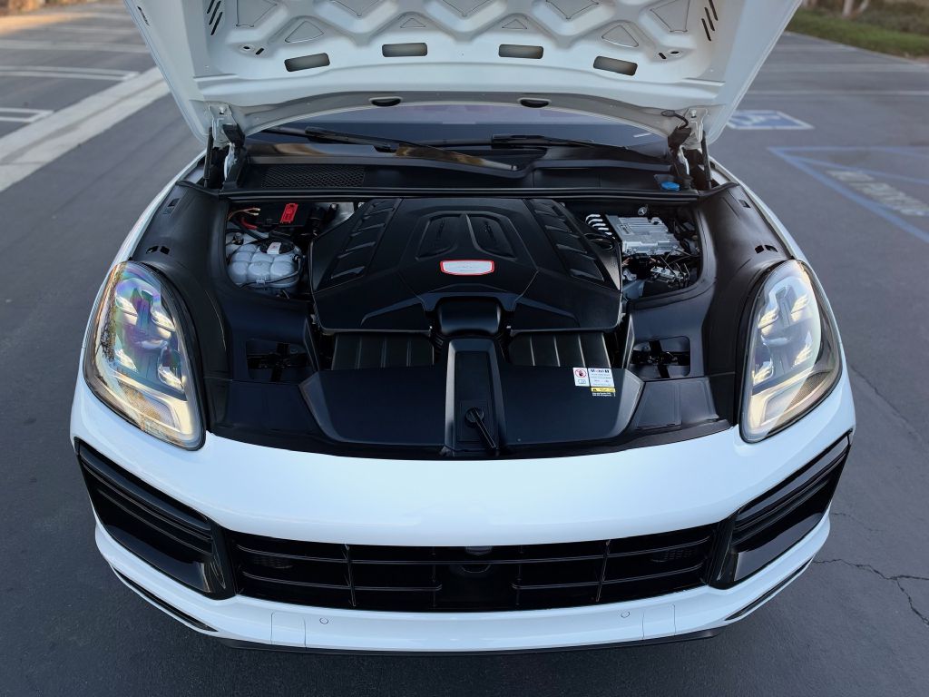 Photo 21 of this PORSCHE CAYENNE