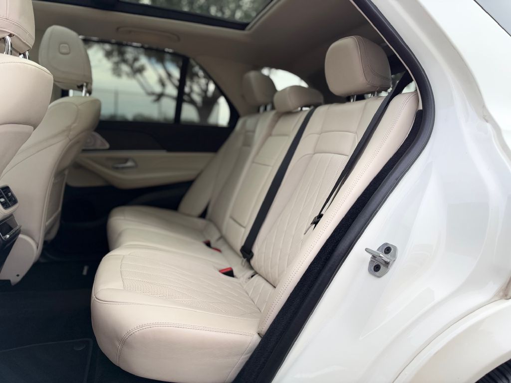 Photo 15 of this MERCEDES-BENZ GLE 63 AMG