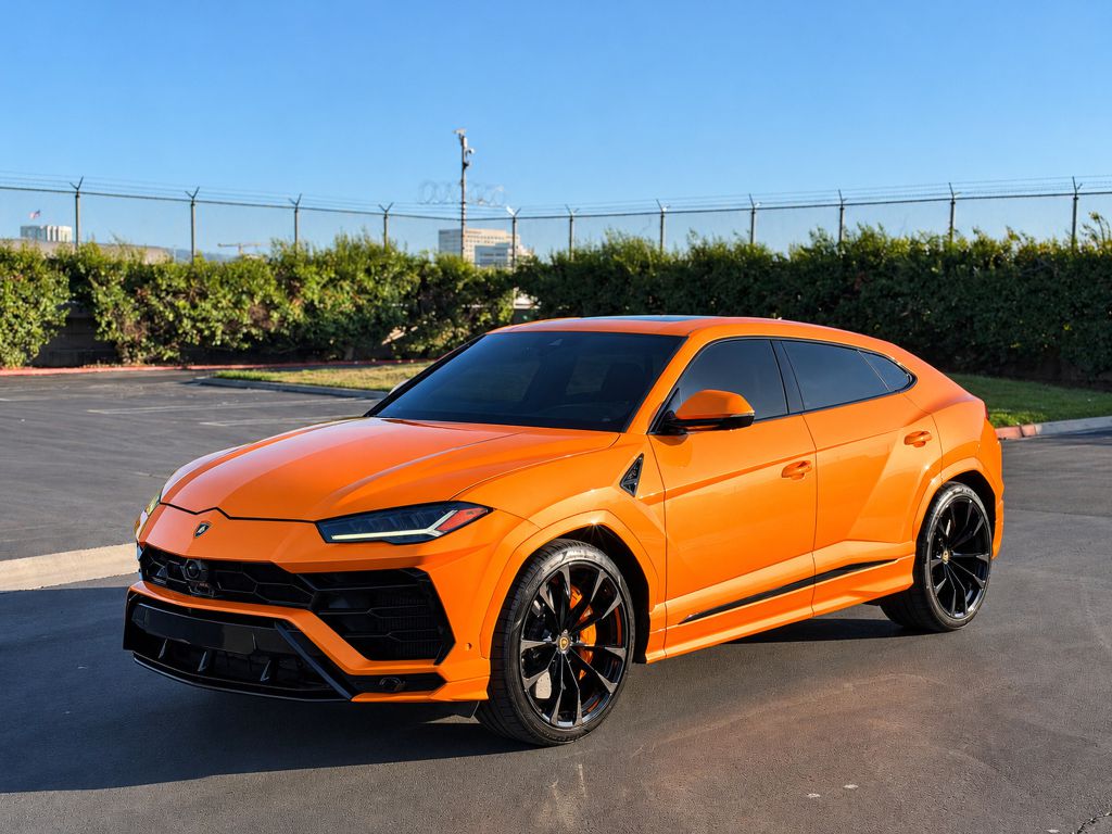 Photo 2 of this LAMBORGHINI URUS