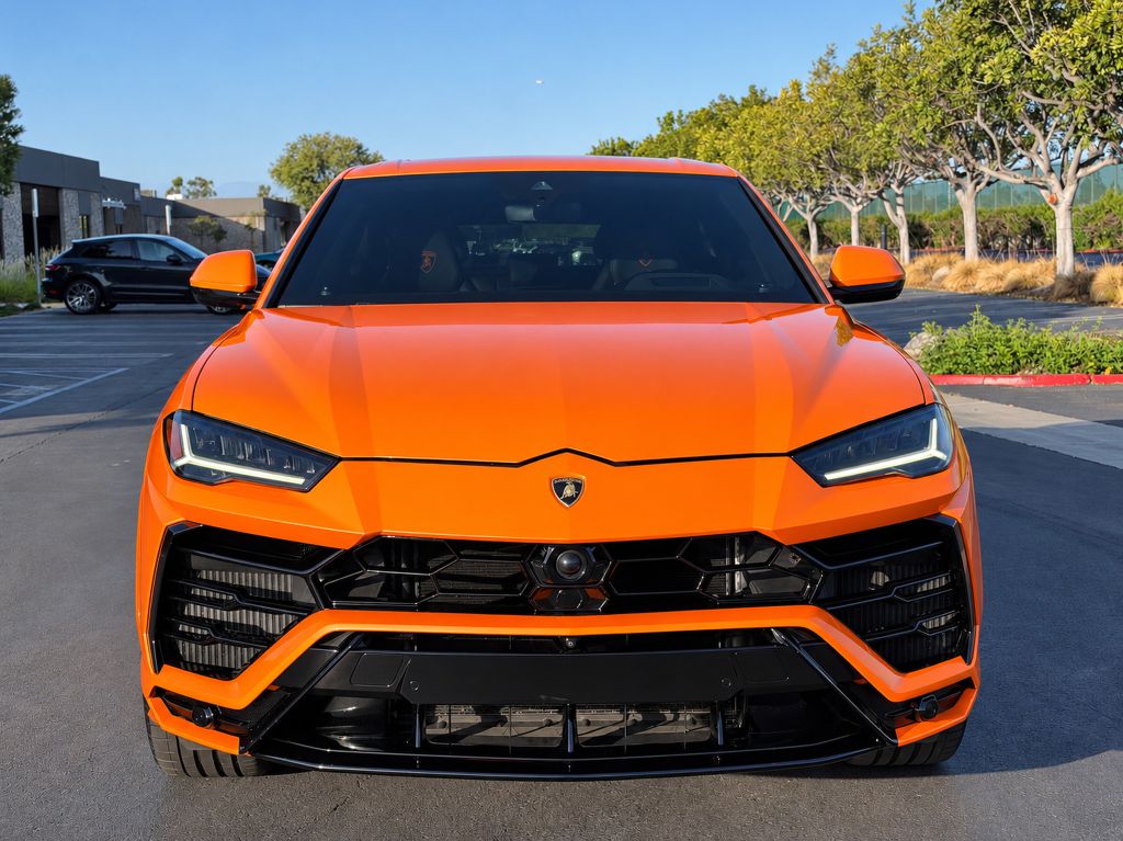 Photo 9 of this LAMBORGHINI URUS