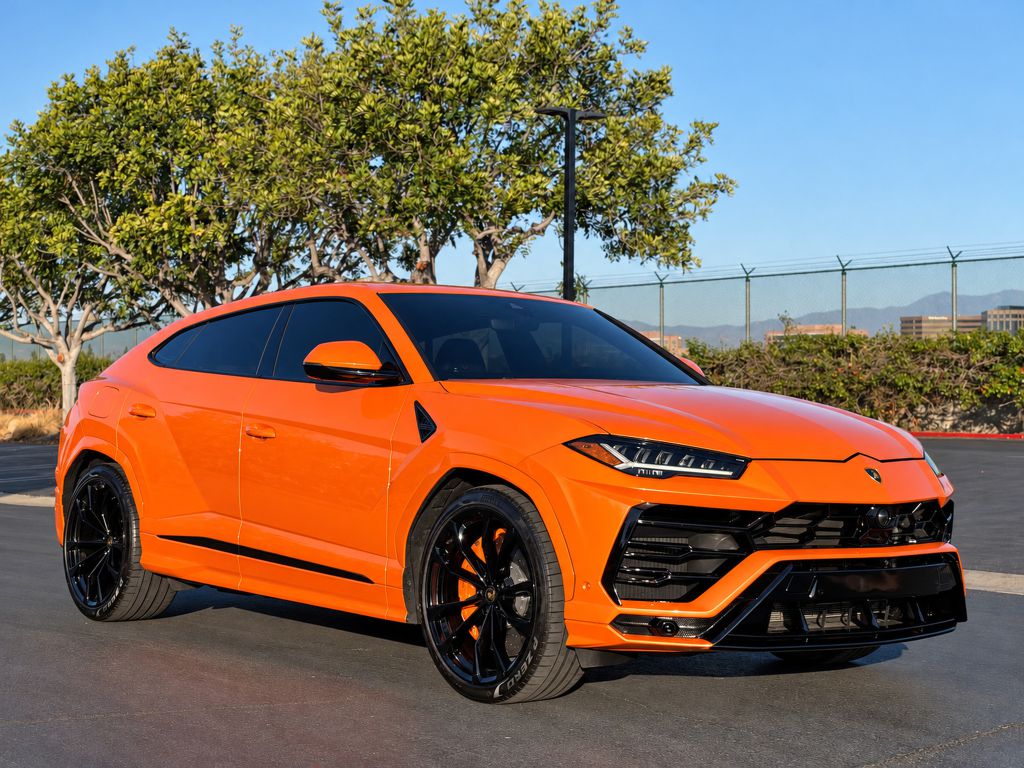 Photo 10 of this LAMBORGHINI URUS