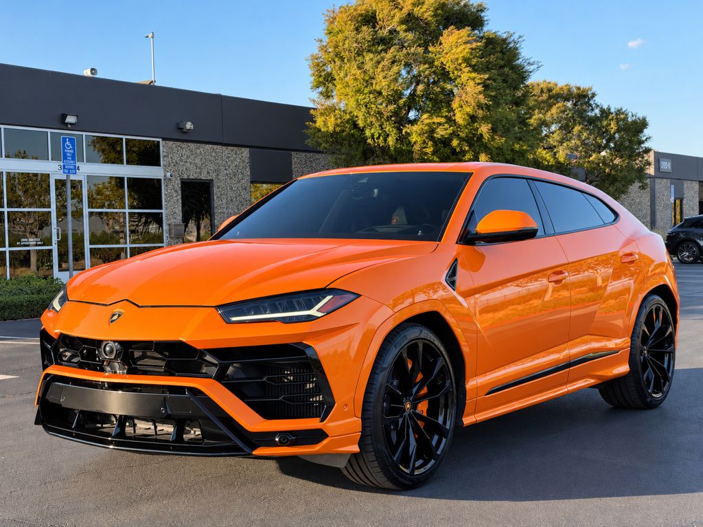 Photo 11 of this LAMBORGHINI URUS