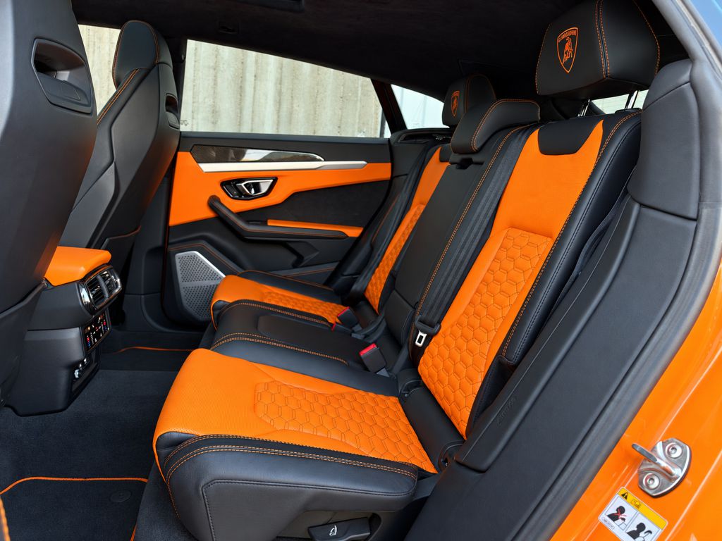 Photo 19 of this LAMBORGHINI URUS