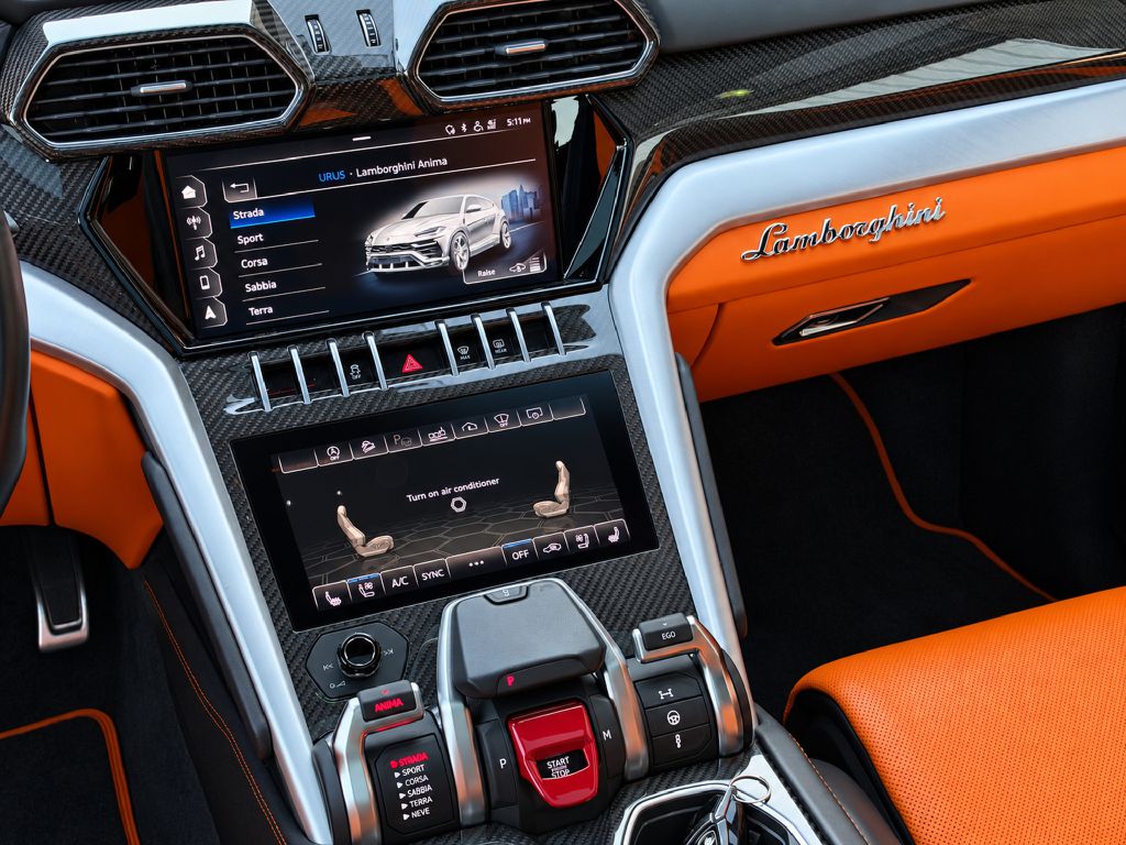Photo 22 of this LAMBORGHINI URUS