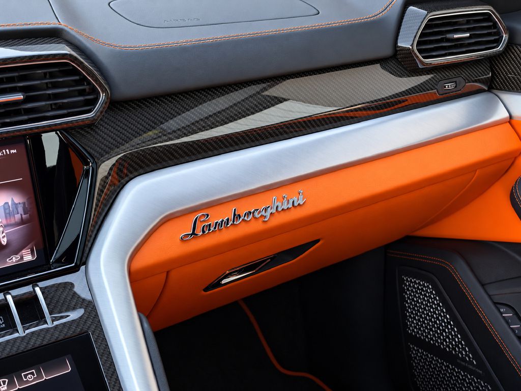 Photo 23 of this LAMBORGHINI URUS