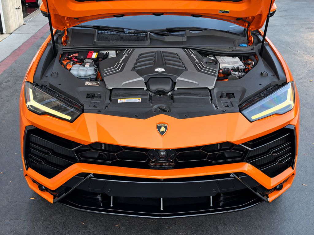 Photo 26 of this LAMBORGHINI URUS
