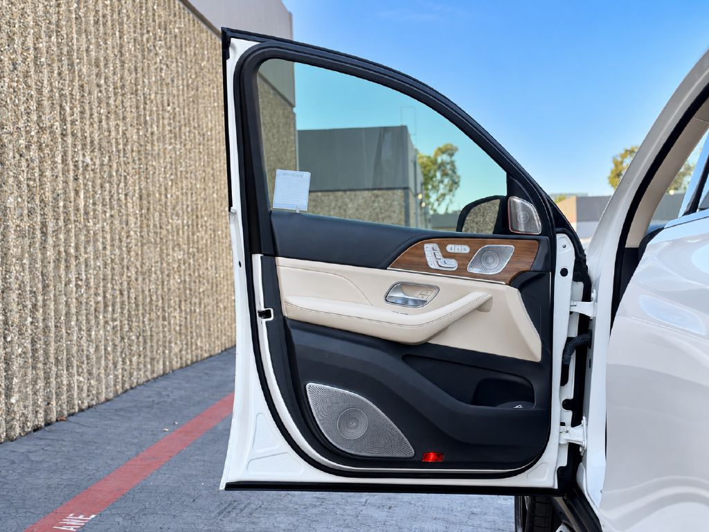 Photo 10 of this MERCEDES-BENZ GLS