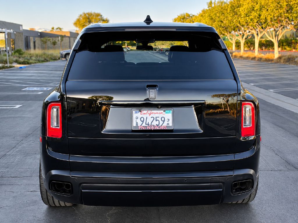 Photo 6 of this ROLLS-ROYCE CULLINAN
