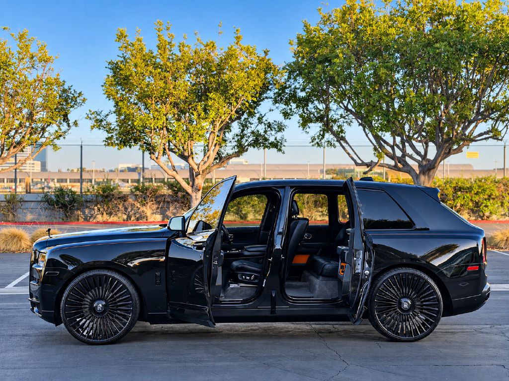 Photo 9 of this ROLLS-ROYCE CULLINAN