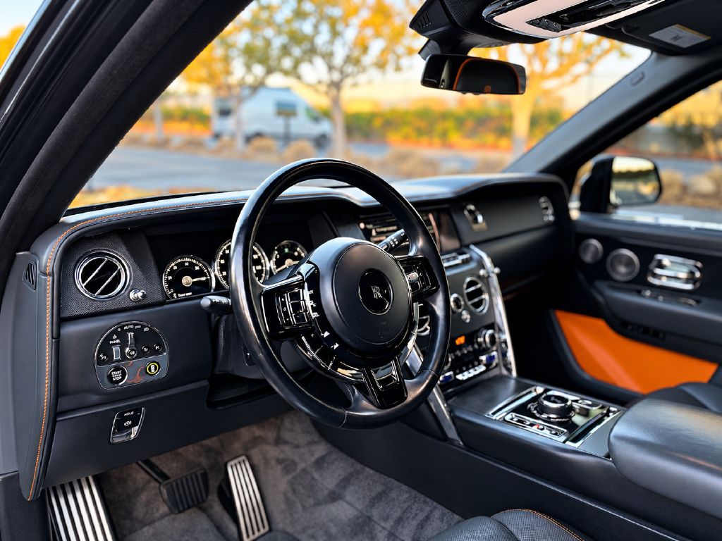 Photo 11 of this ROLLS-ROYCE CULLINAN