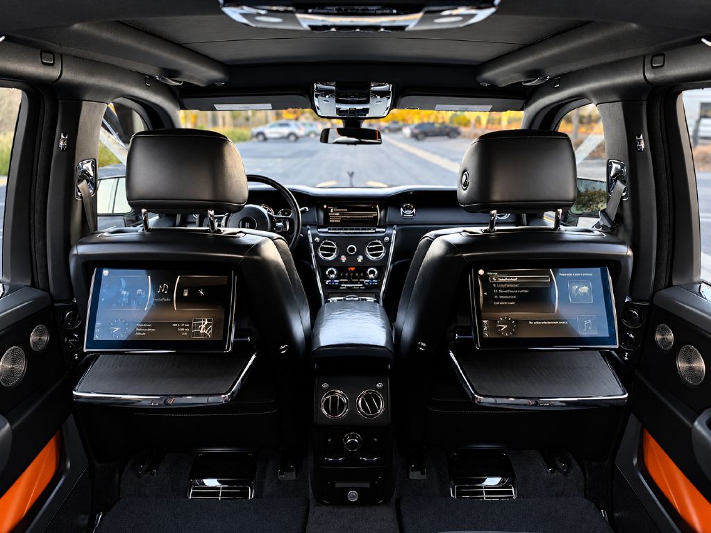 Photo 18 of this ROLLS-ROYCE CULLINAN
